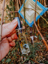 Load image into Gallery viewer, Maiden Oil